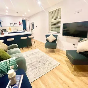 https://gorgeous-newly-renovated-2-double-bed-flat.cardiffhotelswales.com