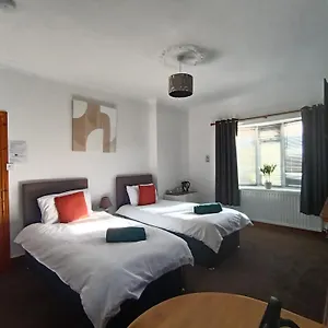  Homestay Geneva - Close To Darlington Train Station